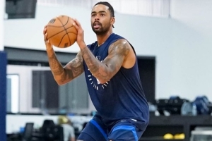 开练&期待新赛季!独行侠官方晒新援拉塞尔多张训练照